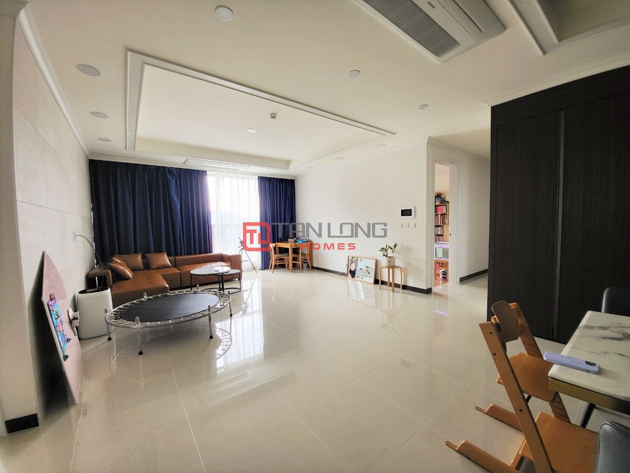 Chuyển nhượng căn 4PN/155m2 tầng trung, đủ nội thất tòa 902 Starlake